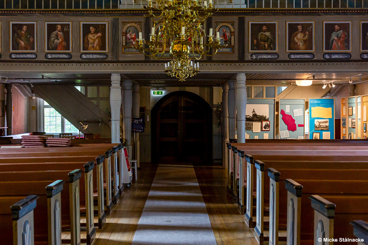 Kyrkan i Grythyttan där Staffans mamma blir inlåst i "Kråkguldet" (1969). Fotograferat 2026.
