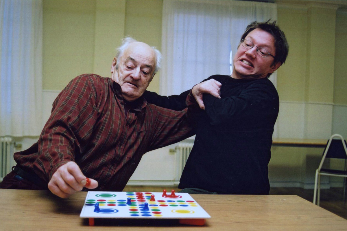 Hubert Nordwall och undertecknad kämpar med Fia-spel, 2004. Foto: Birgitta Isacsson.