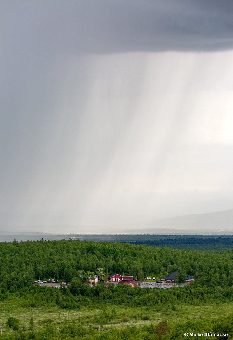 Regnet drar in utanför Kiruna, Lappland (2026).