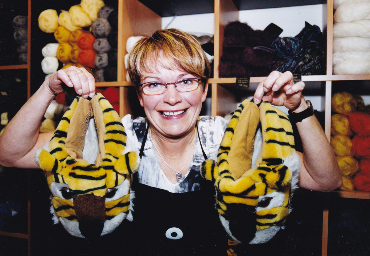Anne Thelin med de kidnappade tigertofflorna, hösten 2003. Foto: Birgitta Isacsson.
