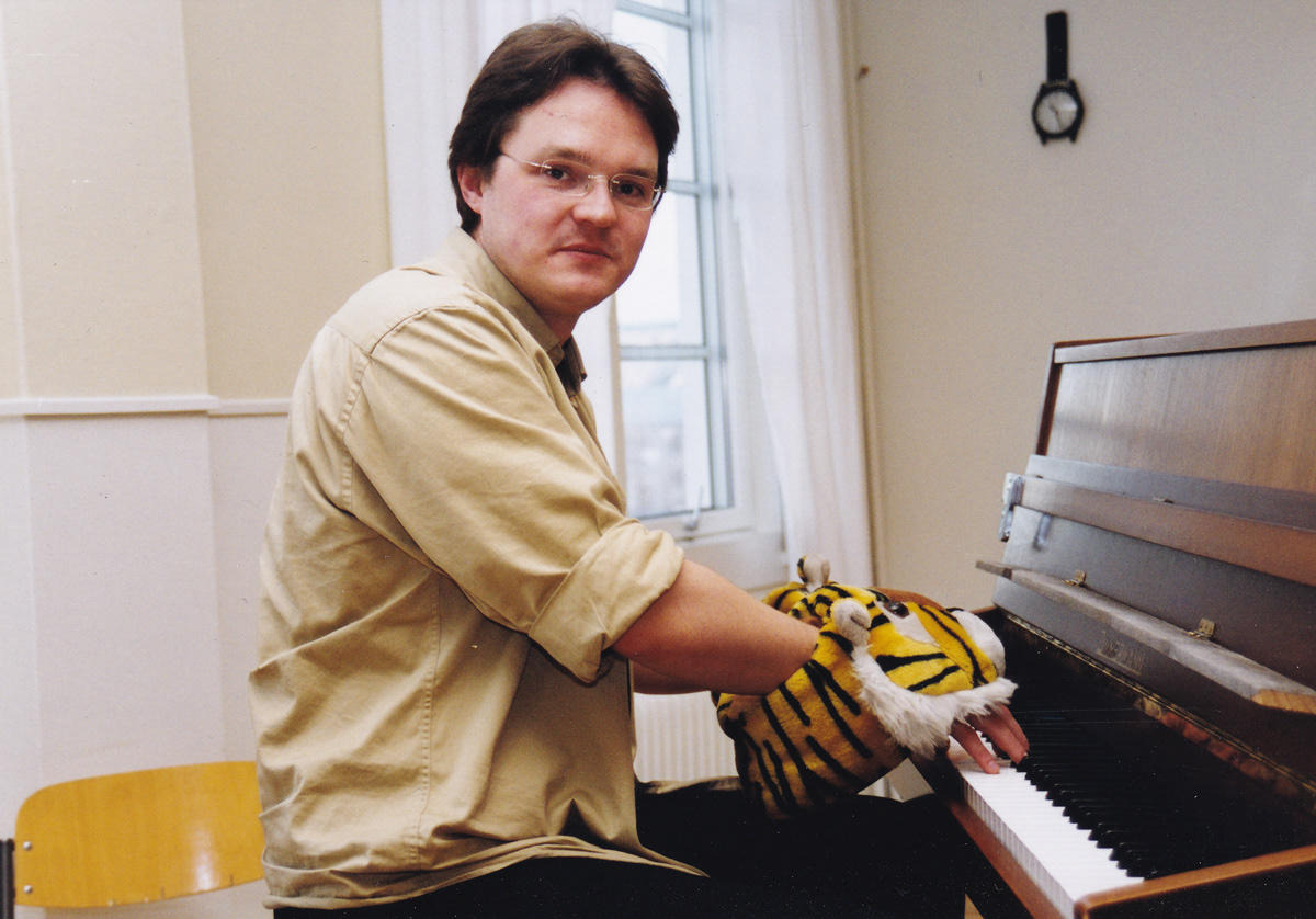 Magnus Lundgren med de kidnappade tigertofflorna, hösten 2003. Foto: Birgitta Isacsson.