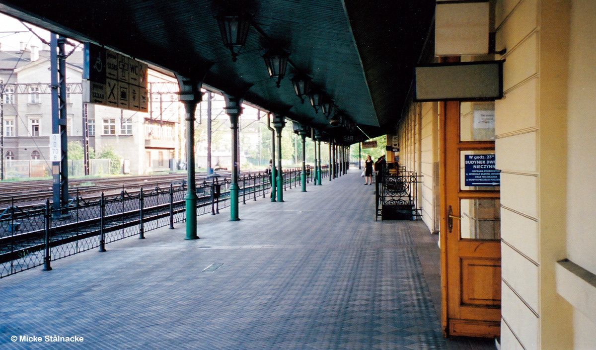 Den gamla tågstationen i Krakow, Polen (2003). Här filmades "Schindler's List". Stationen fanns kvar men var avstängd vid mitt senaste besök i staden 2018.