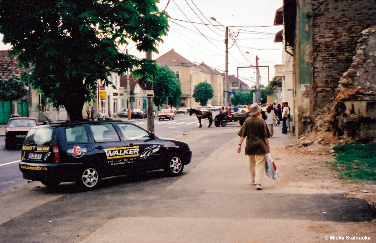 Nutid möter dåtid i Brasov, Rumänien, 2003.