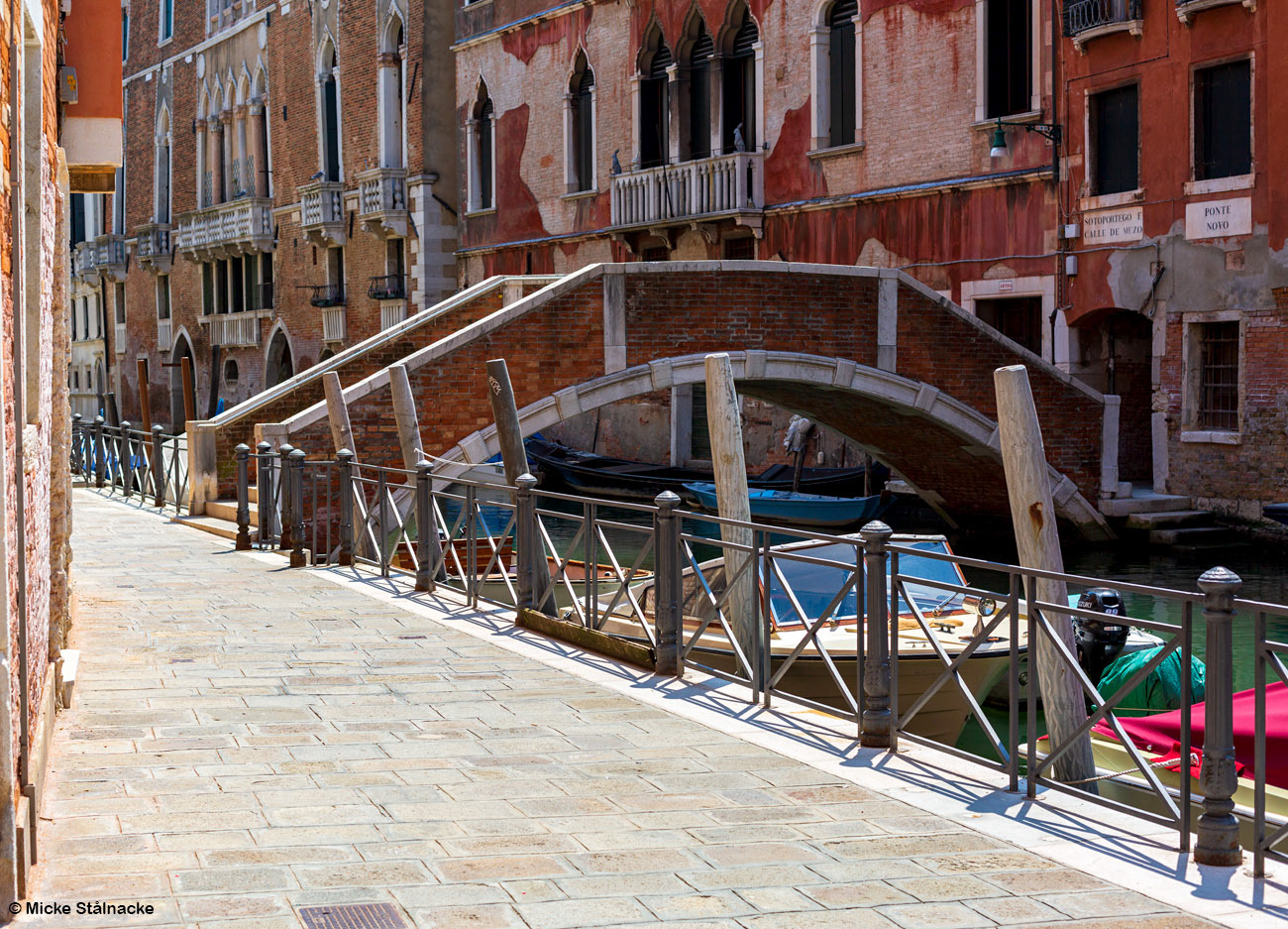 Bro ur Nicolas Roegs "Don't Look Now" (1973). Venedig, Italien (2018).