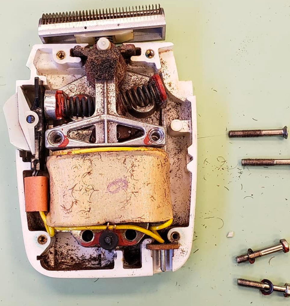 An image of the real shaver in the world.