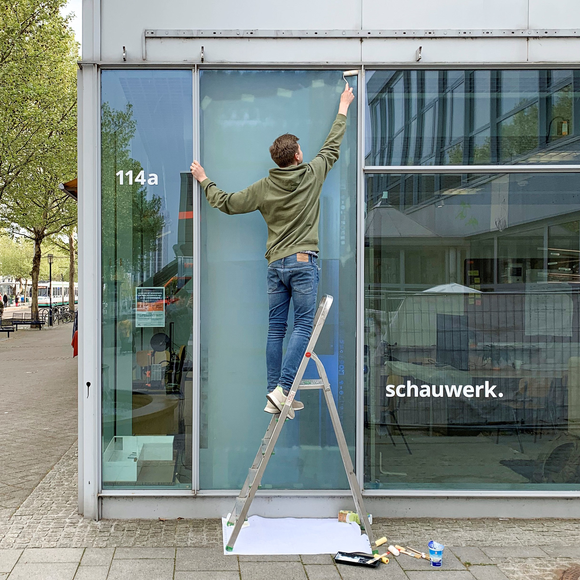 Moritz preparing a window for the Flüsterwerk