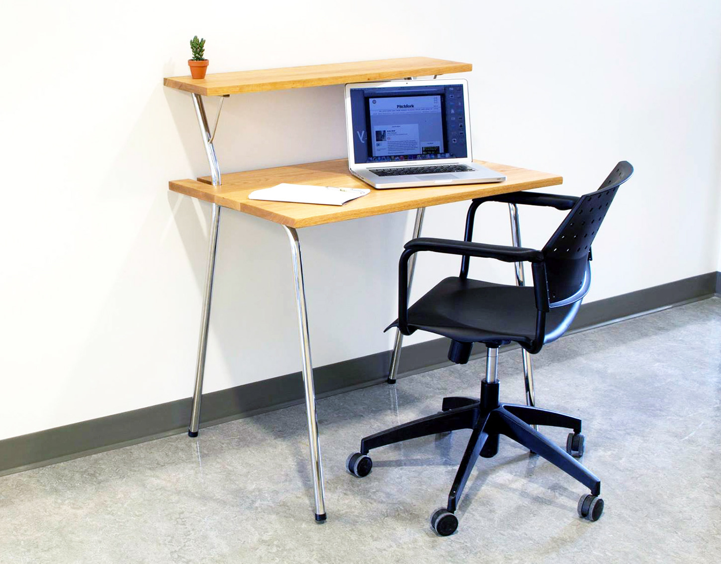 Hugh Lindsay - Desk