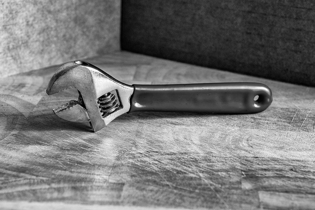 Adjustable wrench