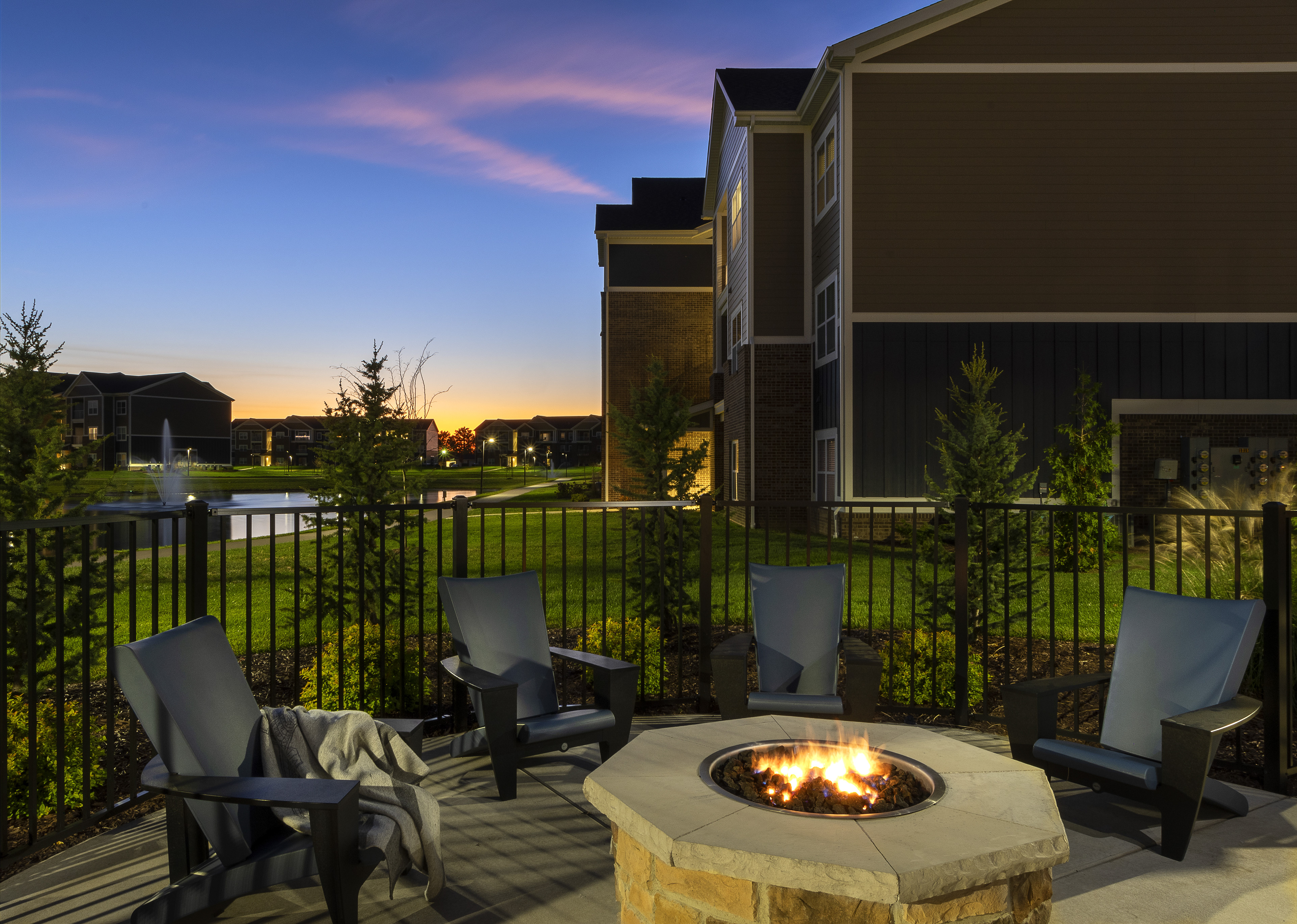 Thirteen01 at Hartman Lakes : O'Fallon, IL