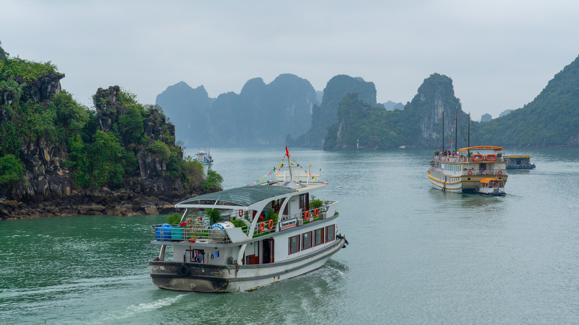 Ha Long Bay-Boating in the bay