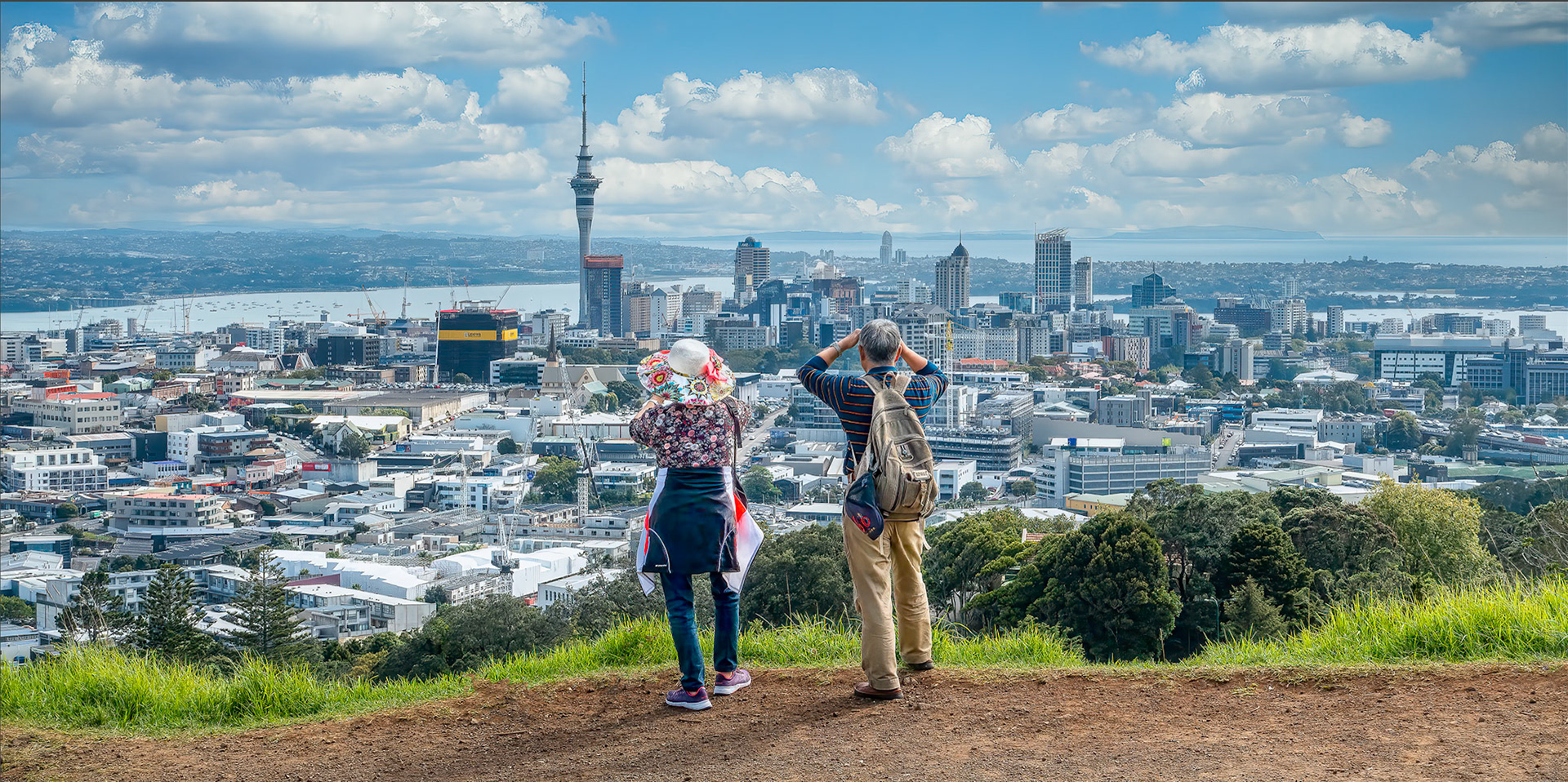 Auckland-Bird’s eye view of the city from One Tree Hill