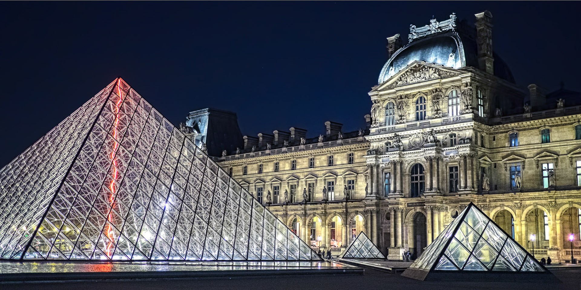 Paris-Louvre at night