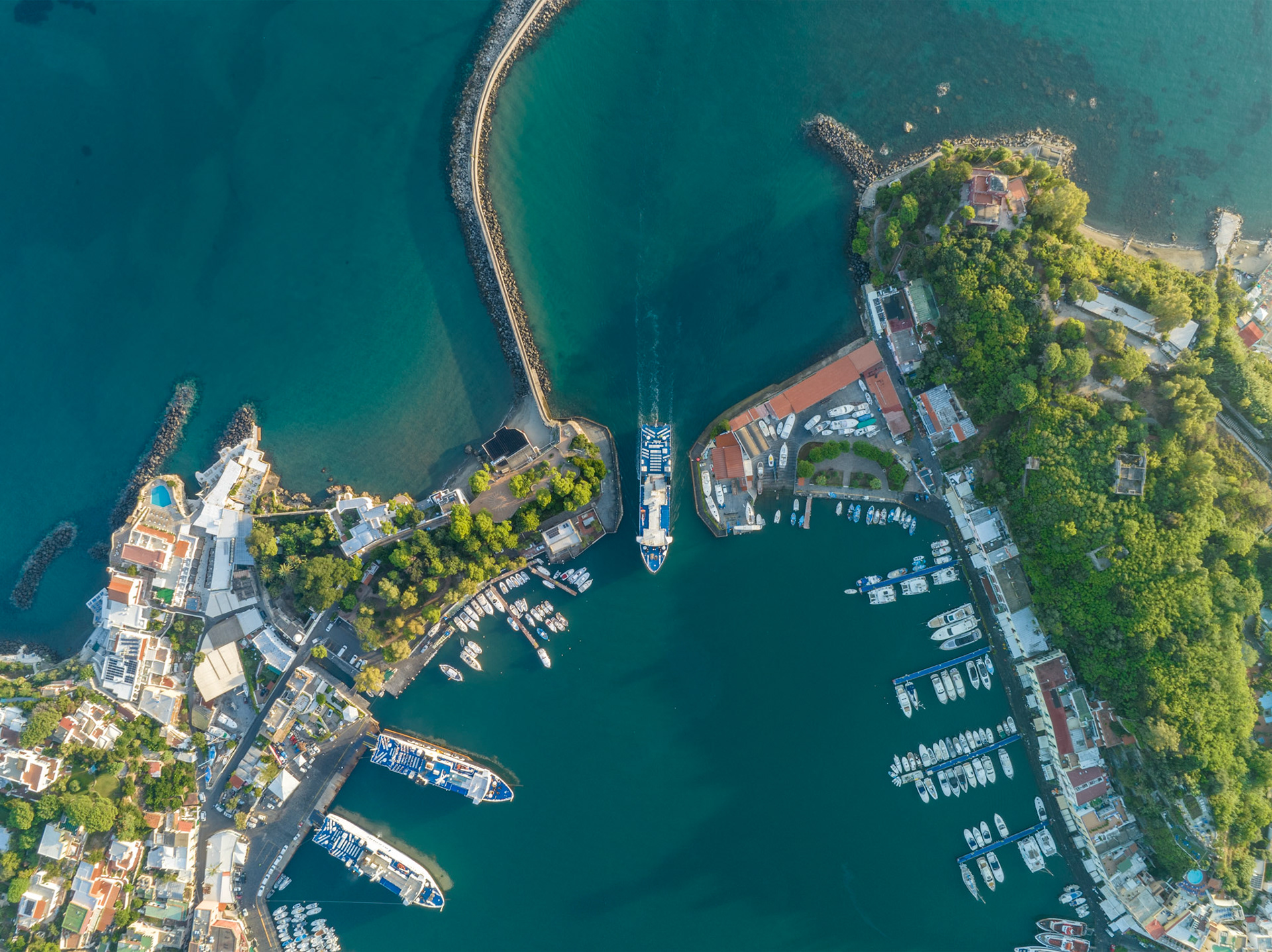 Ischia (40°44'46" N 13°56'29" E)