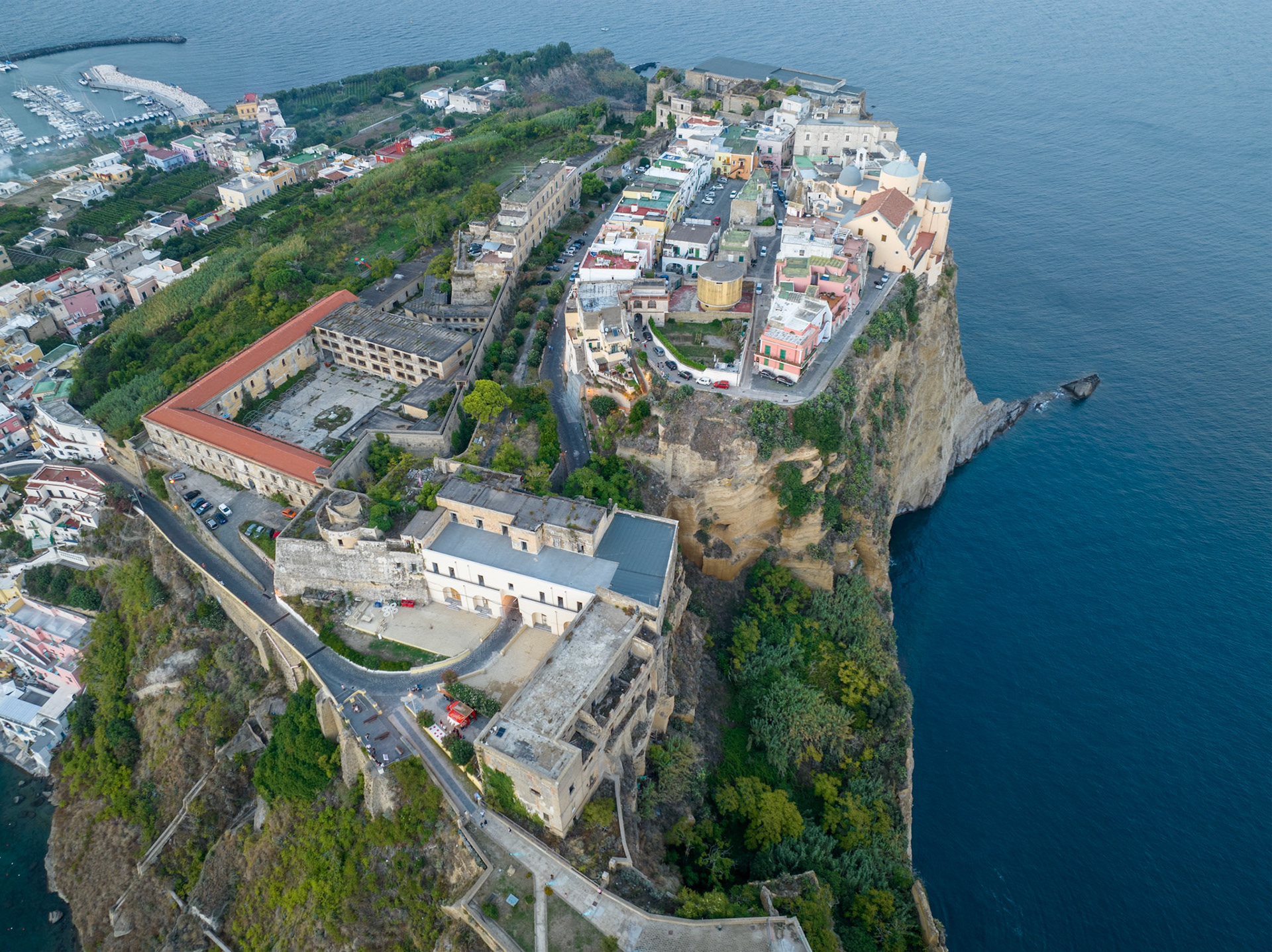 Procida (40°45'34" N 14°1'57" E)