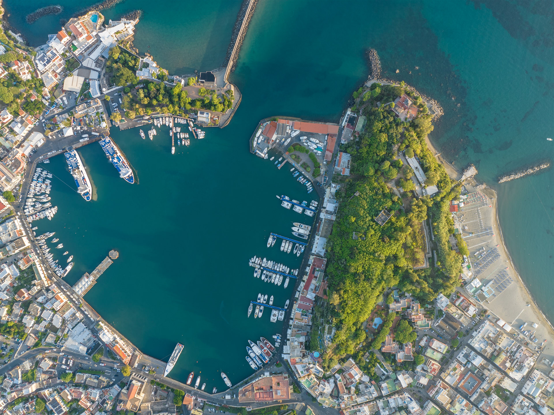 Ischia (40°44'43" N 13°56'32" E)