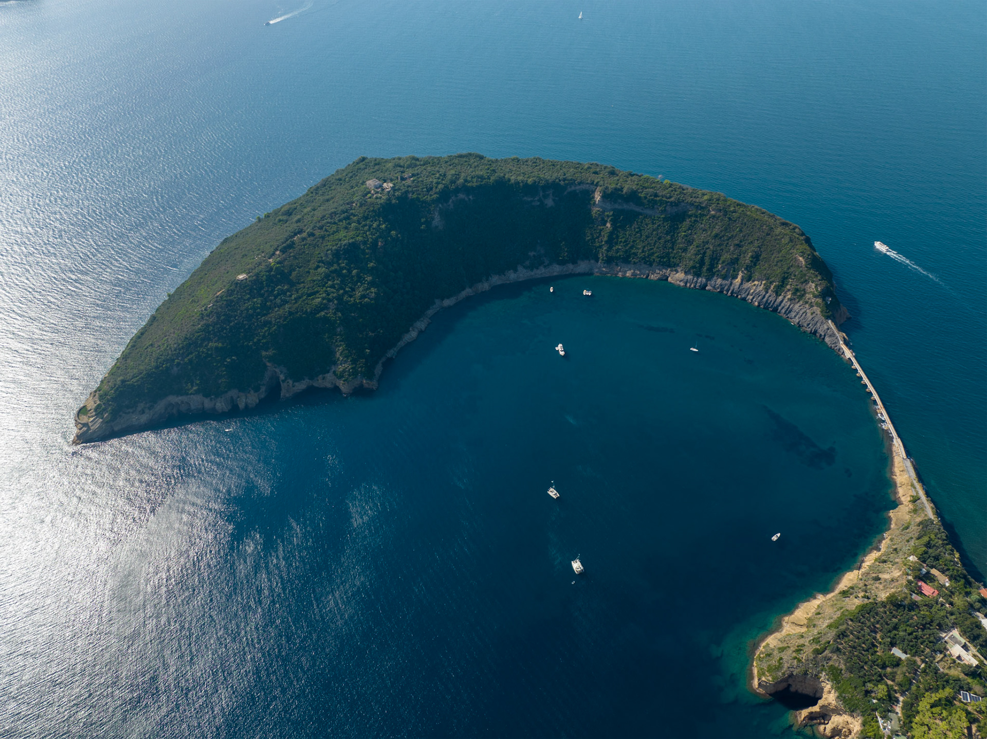 Procida (40°44'36" N 14°0'17" E)