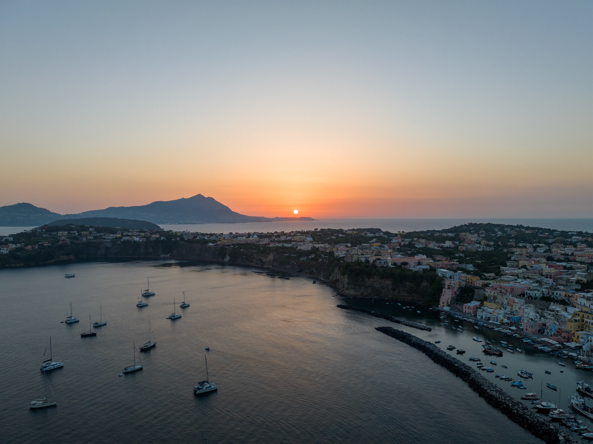 Procida (40°45'35" N 14°1'59" E)