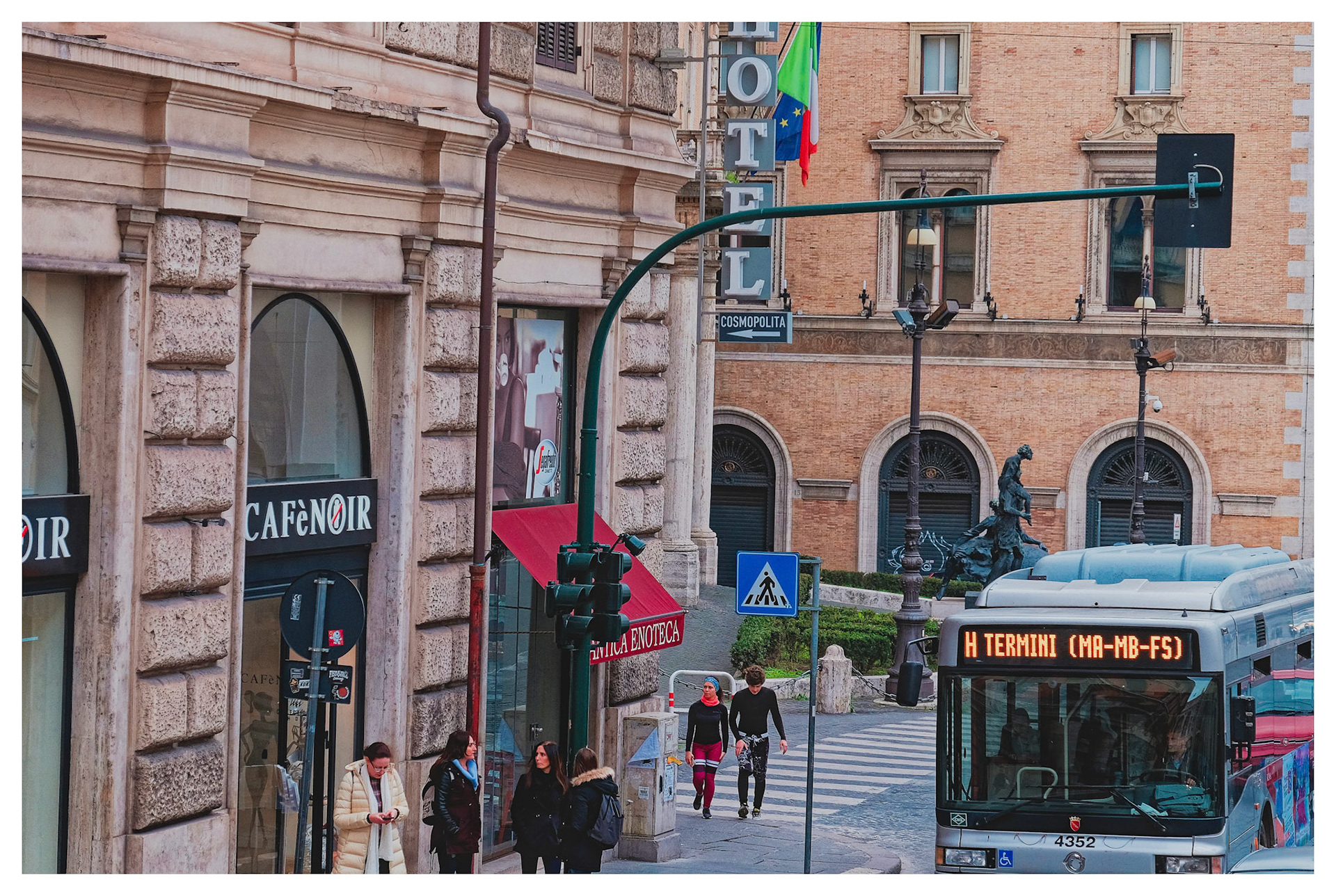 The hotel marked here is where I was staying. This was a trip for my birthday so I stayed somewhere a bit nicer and more central than I'd usually splash out for.