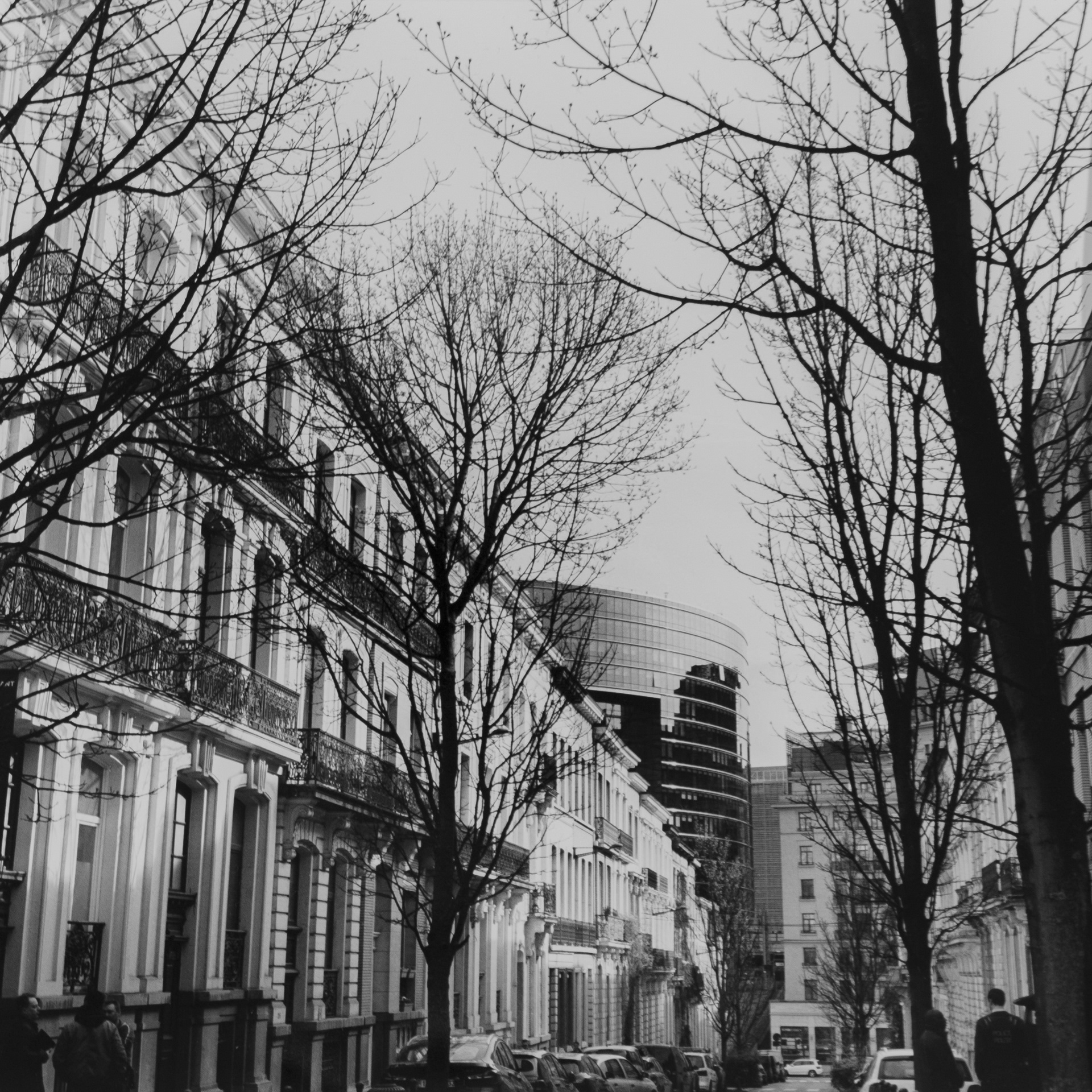 Rue De Pascale all’altezza del civico 28. Sullo sfondo il Lex Gebouw