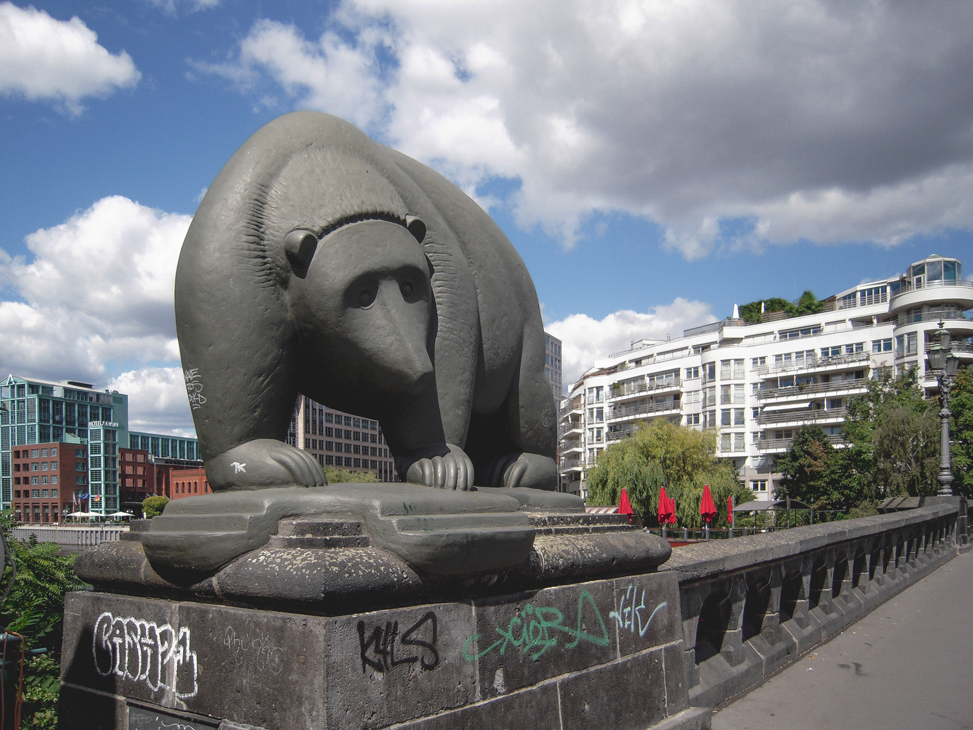 Bär von Moabiter Brucke - Günter Anlauf (1981)