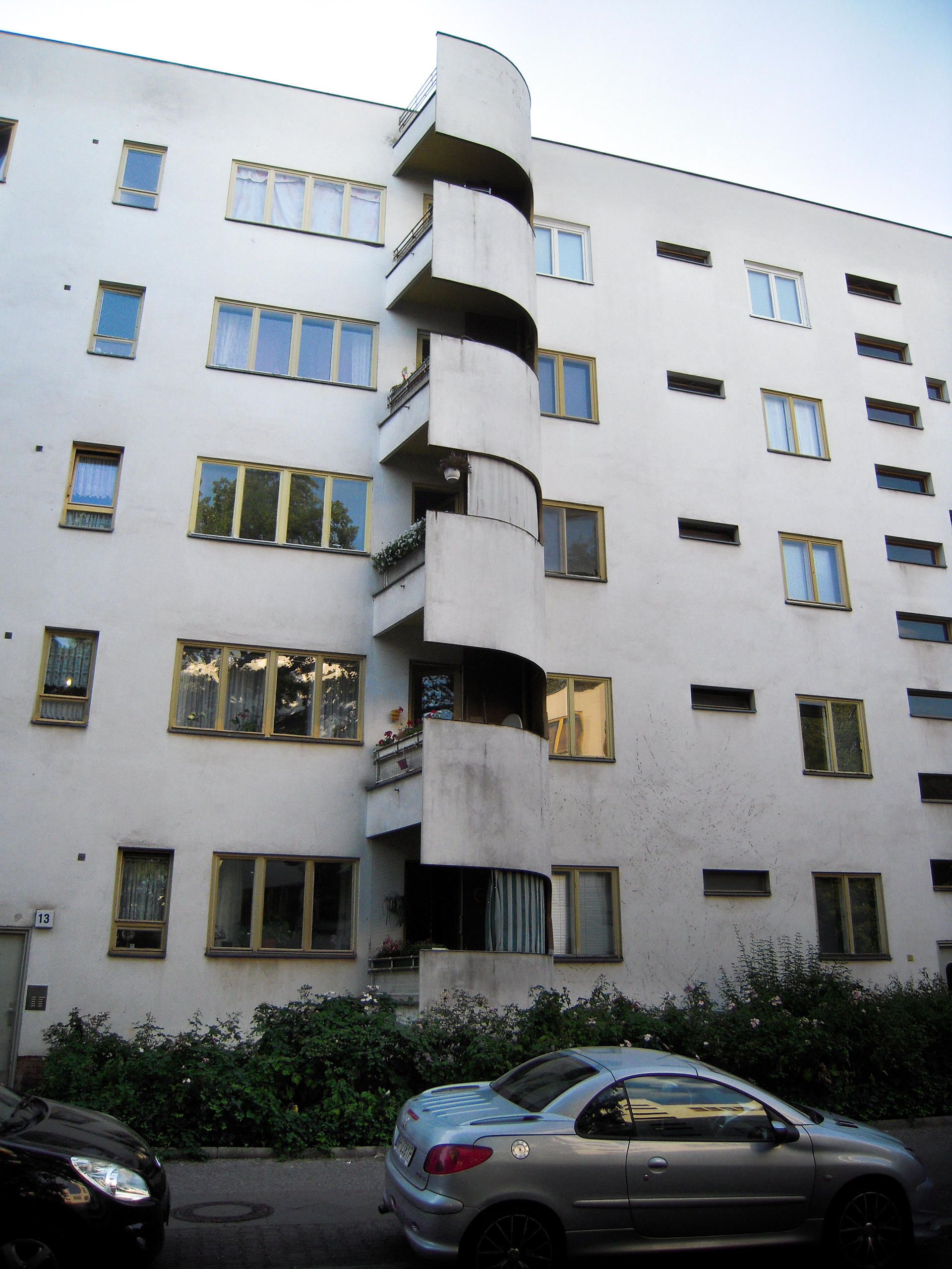 Jungfernheideweg  -  Hans Scharoun "Panzerkreuzer"