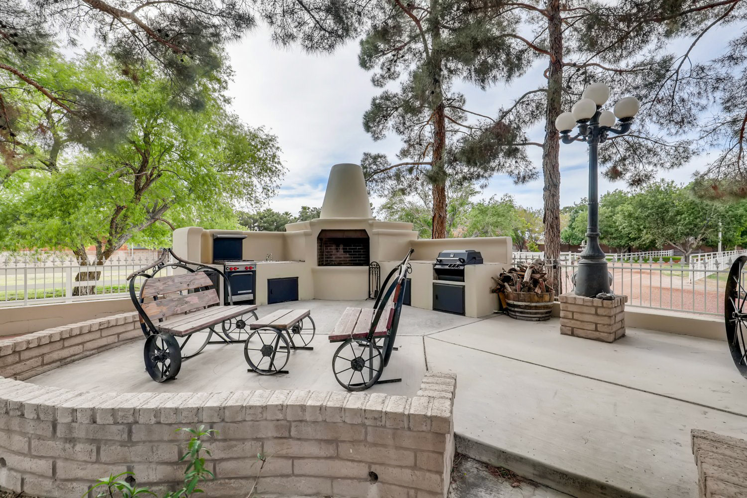 Outdoor Kitchen and Entertainment