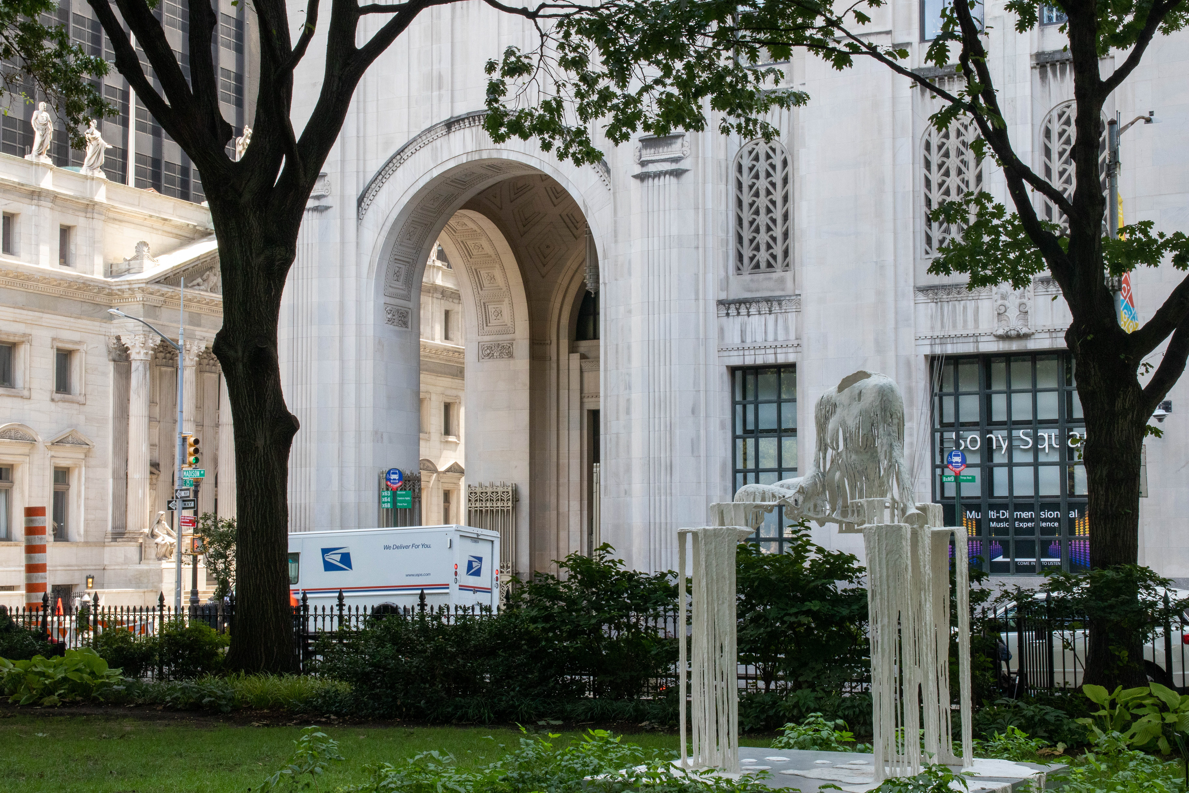2 Buildings, 7 Statues