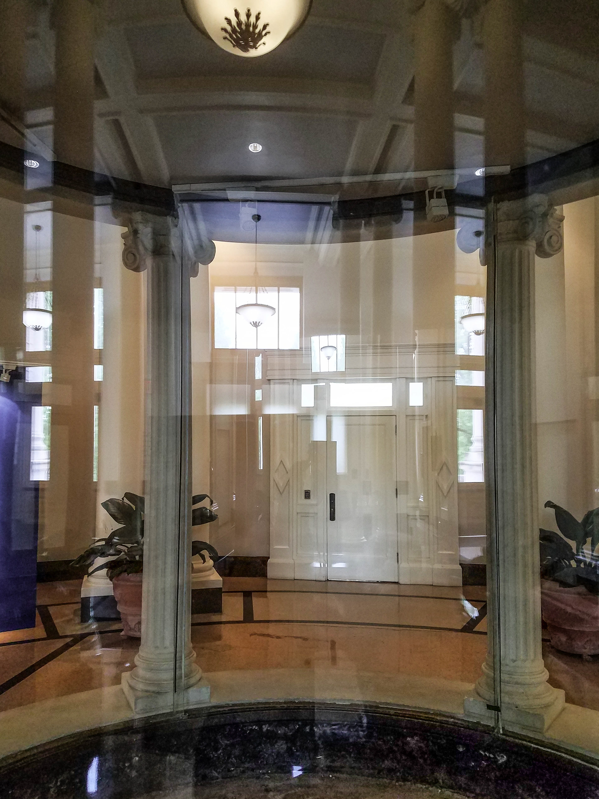 Alice's adventures in the Rotunda