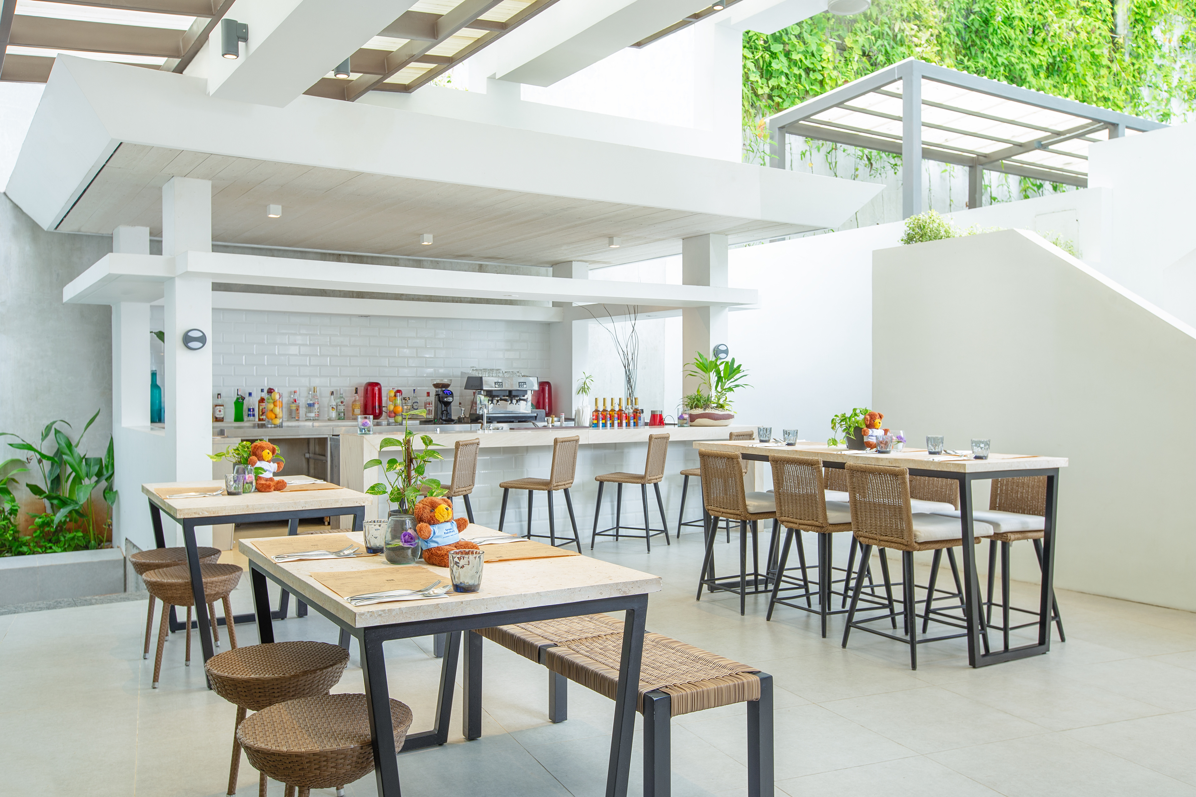 Bogarts Bar Discovery Shores Boracay