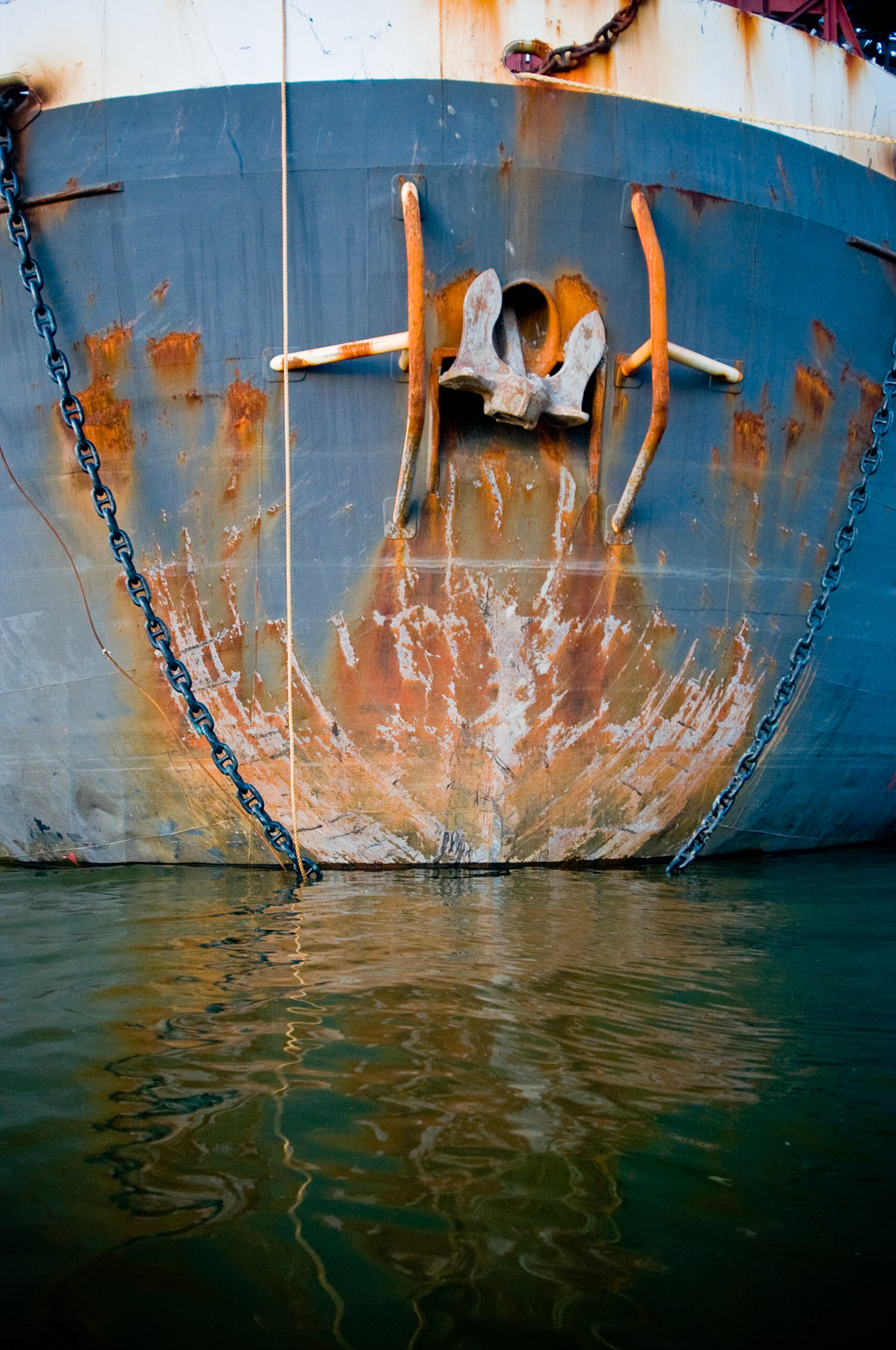Bow, anchor, and towing chains of a barge docked at Domino Sugar
