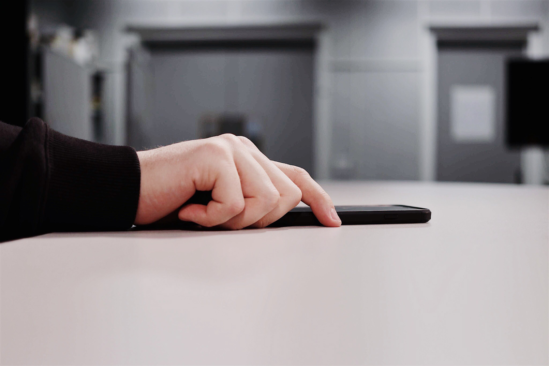 Hand & Phone - 2018