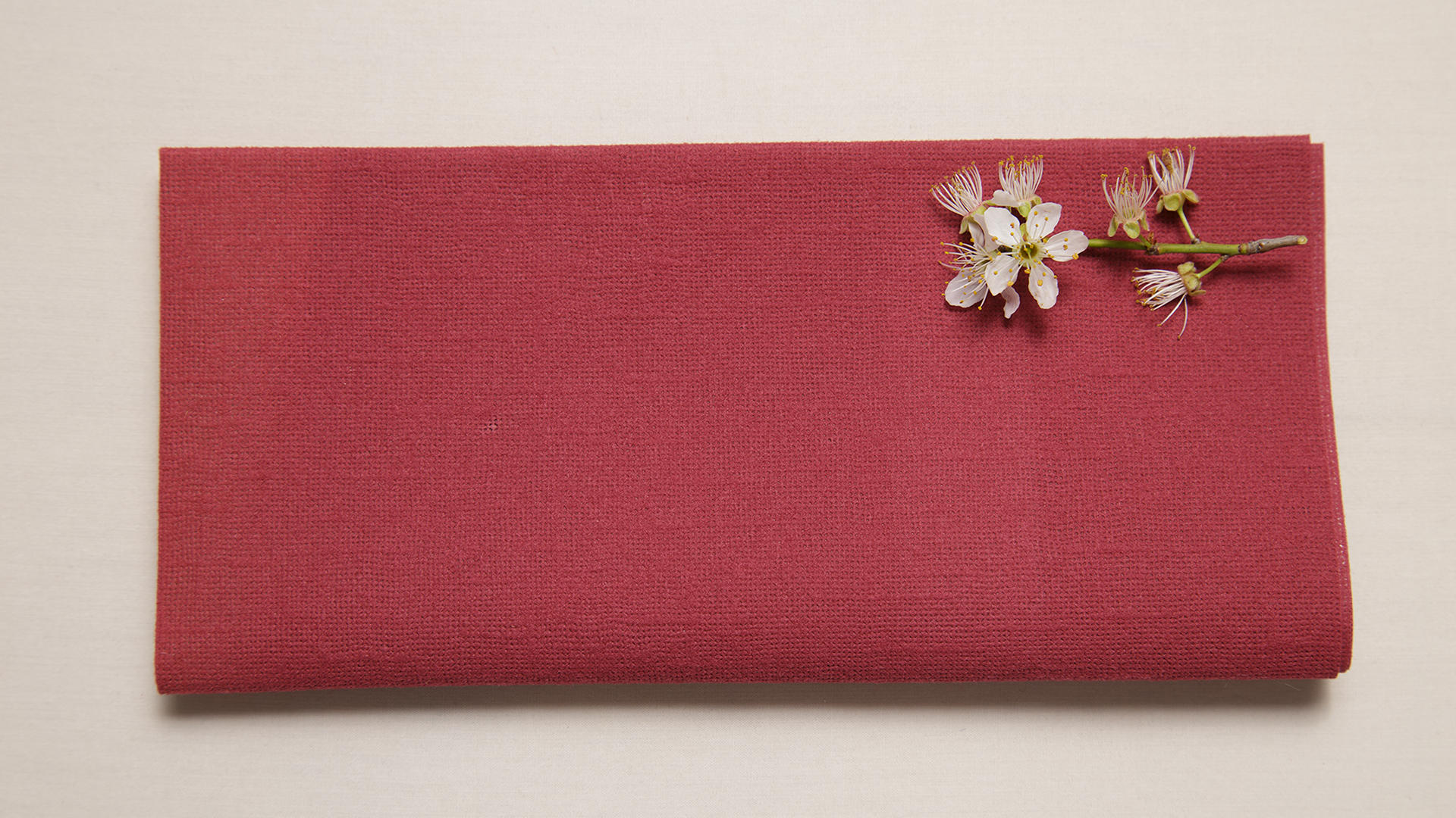 Servilletas de papel Airlaid BURDEOS plegadas a 1/4