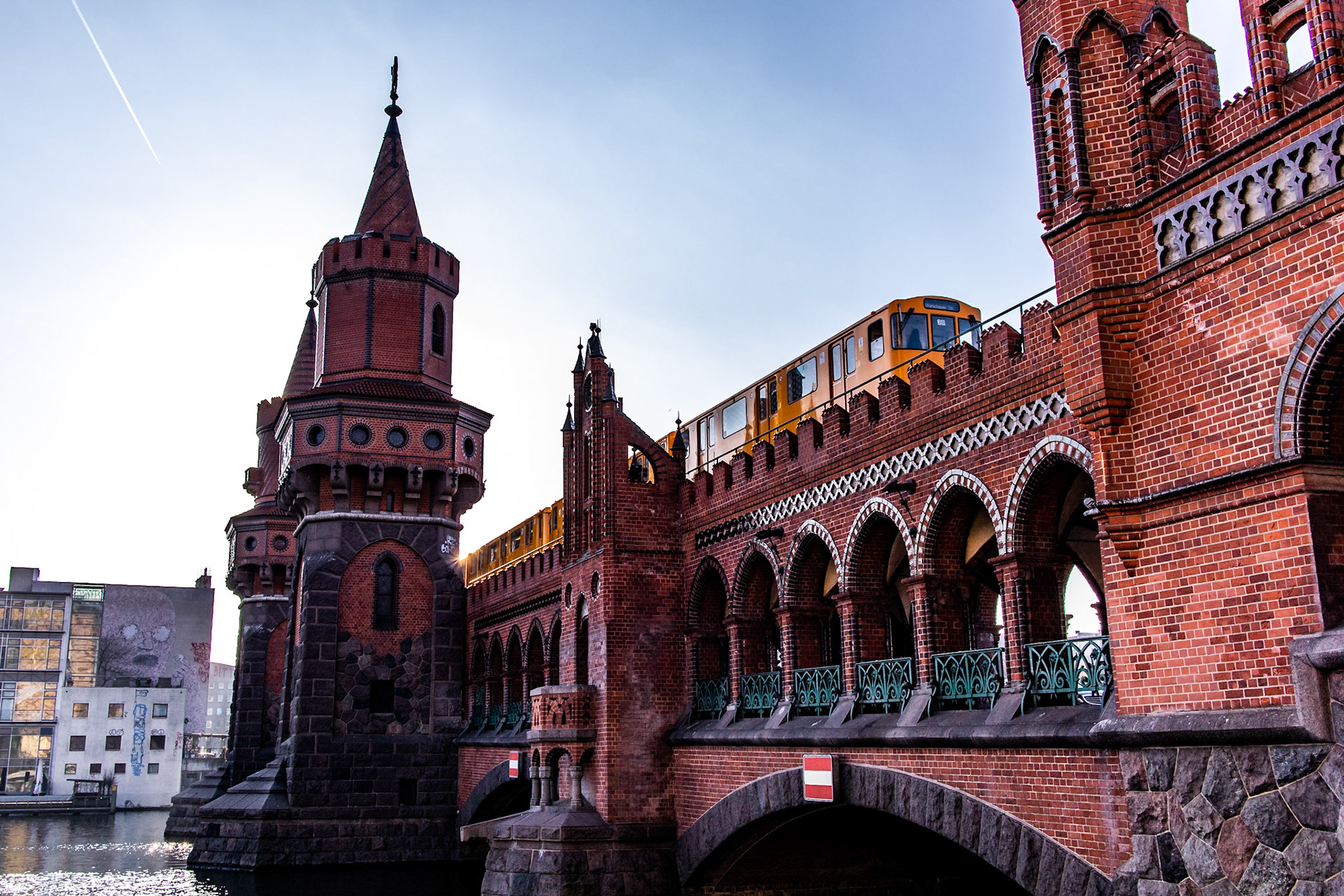 Oberbaumbrücke, Verbindung zwischen Berlin-Kreuzberg und Friedrichshain