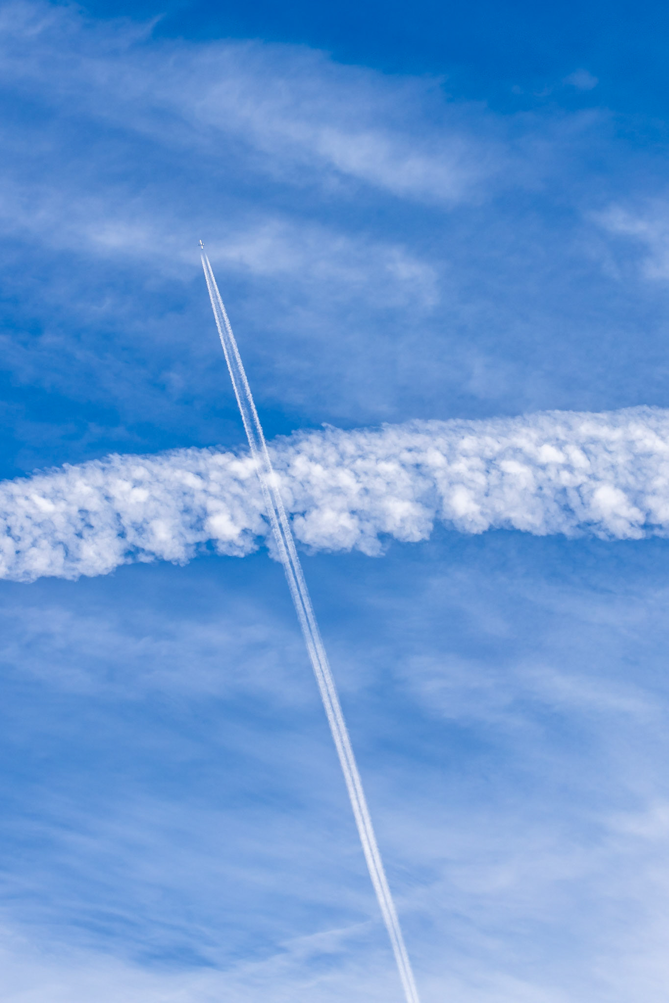 Airplane crossing the Sky