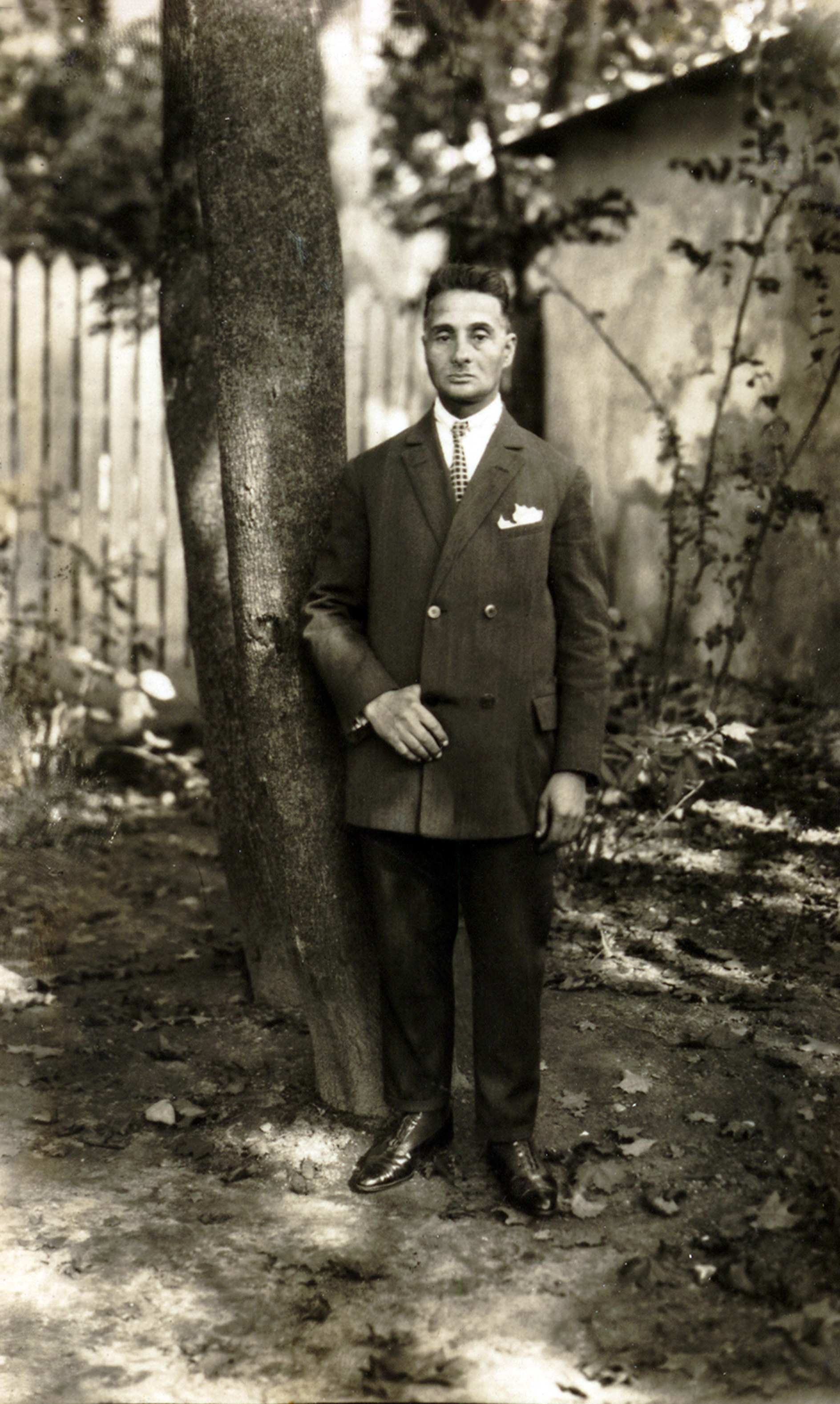 Irving's father - Yehuda Leib Noachowitz - deserted family at the start of WW1