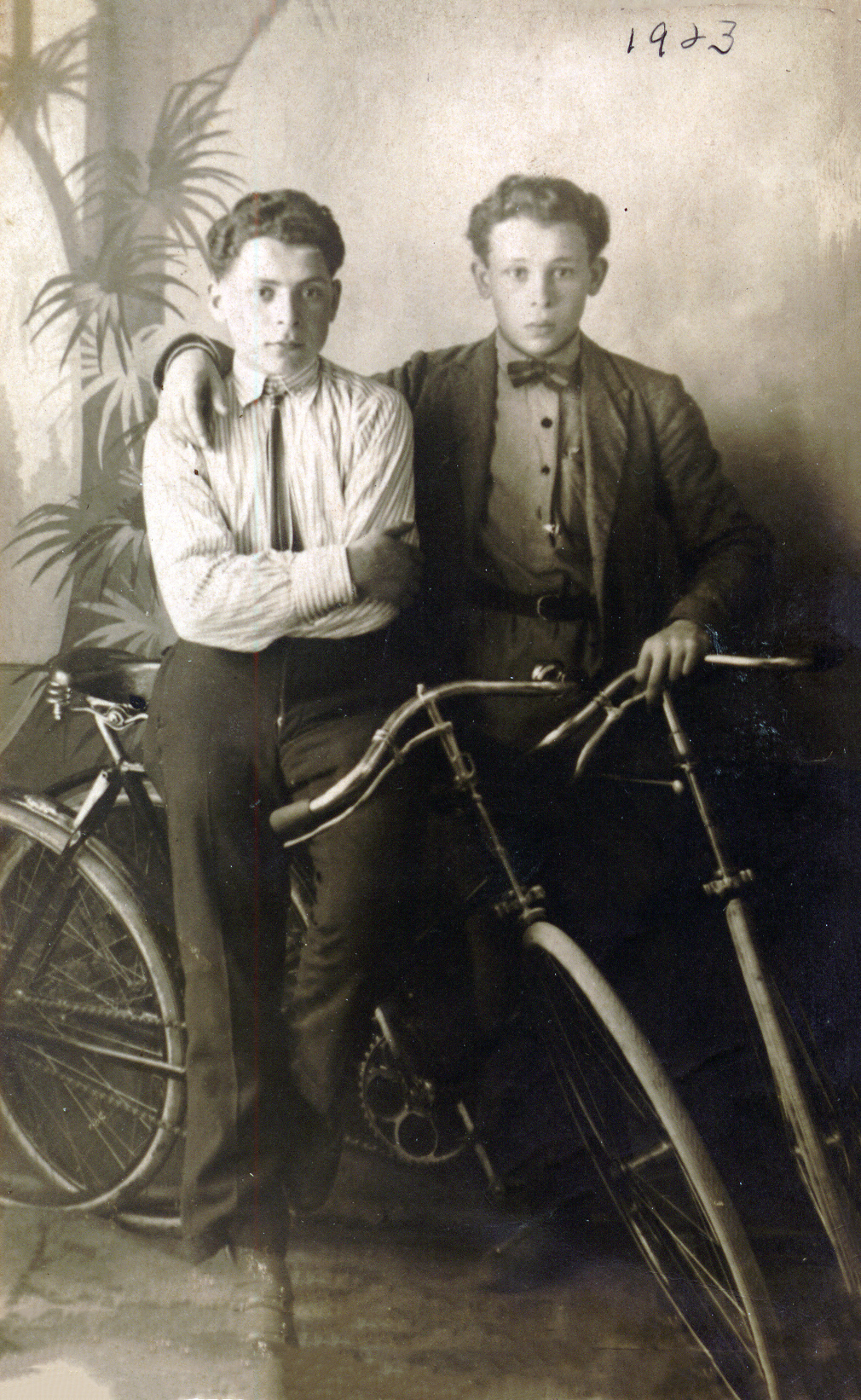 1923 - Irving with friend, Lebke