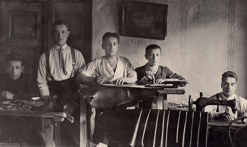 ca1914 - Young Irving (4th from left, and his father, far right)