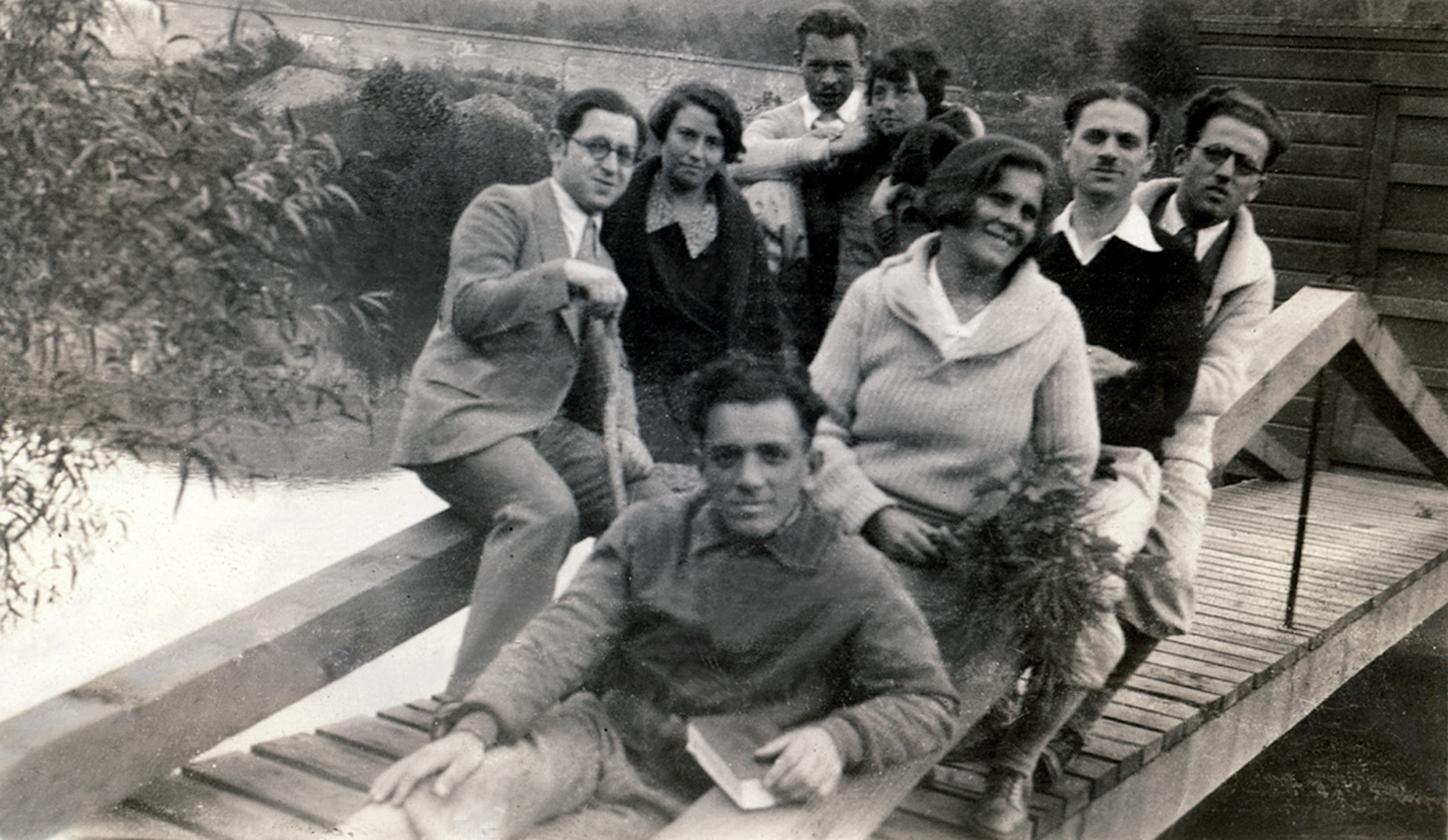 ca1920's - Irving in back with friends