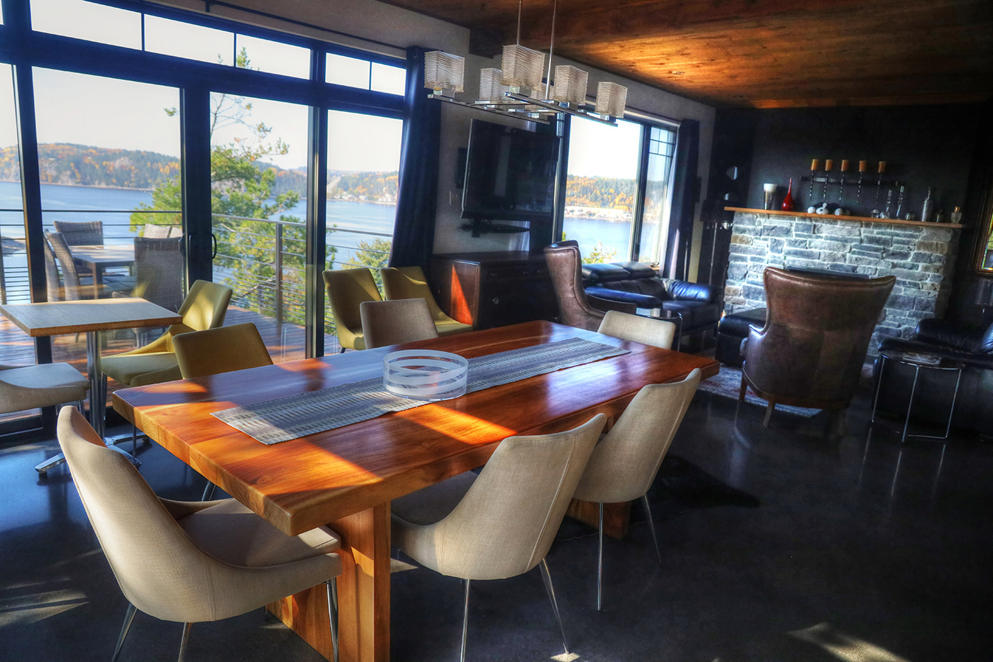 La salle à manger et le salon