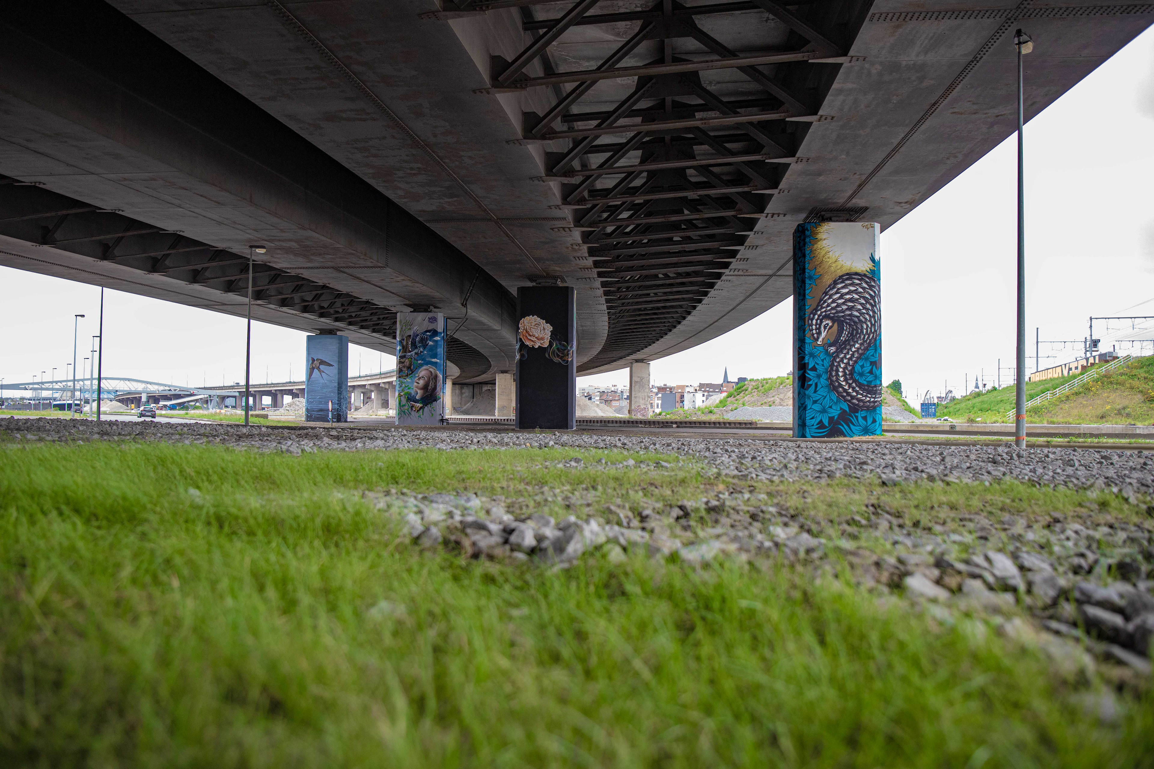 Street Art on pillars by Tusq, Duits, SMOK & GunT