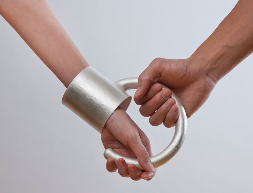 jewellery to assist contact’ bangle