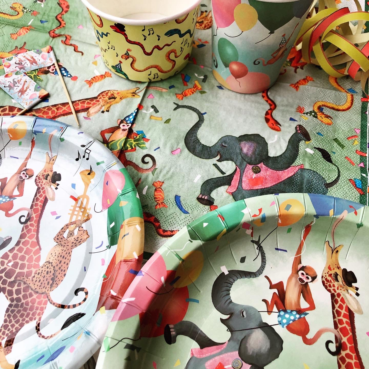 Patricia Hooning, Fishuals, Party products
