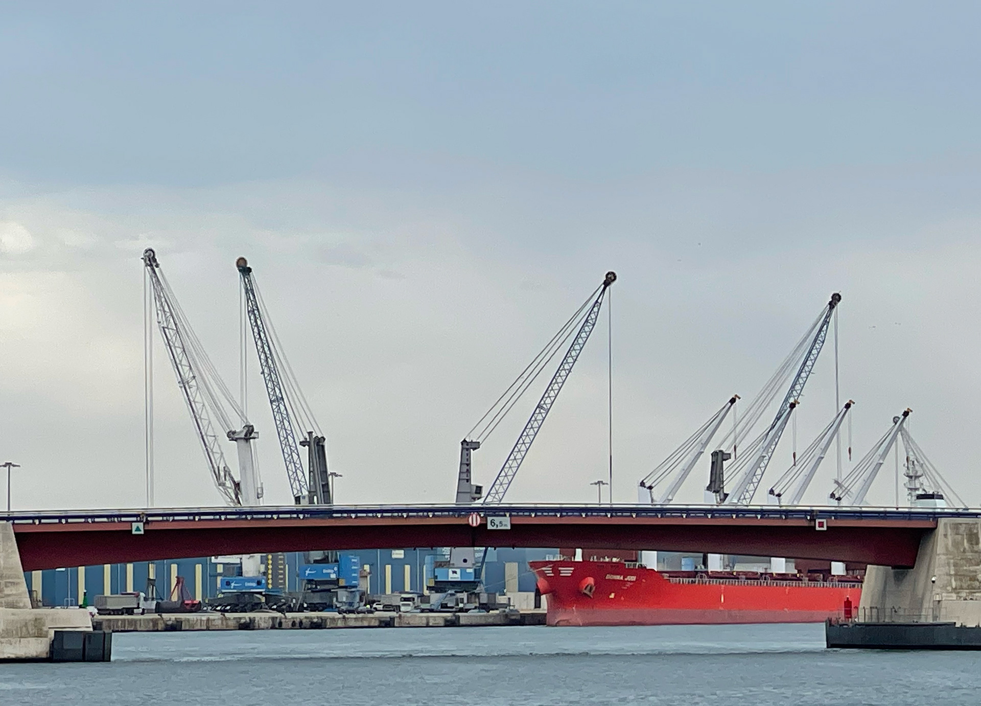 Simfonia metàlica. Funció de concert i dansa.