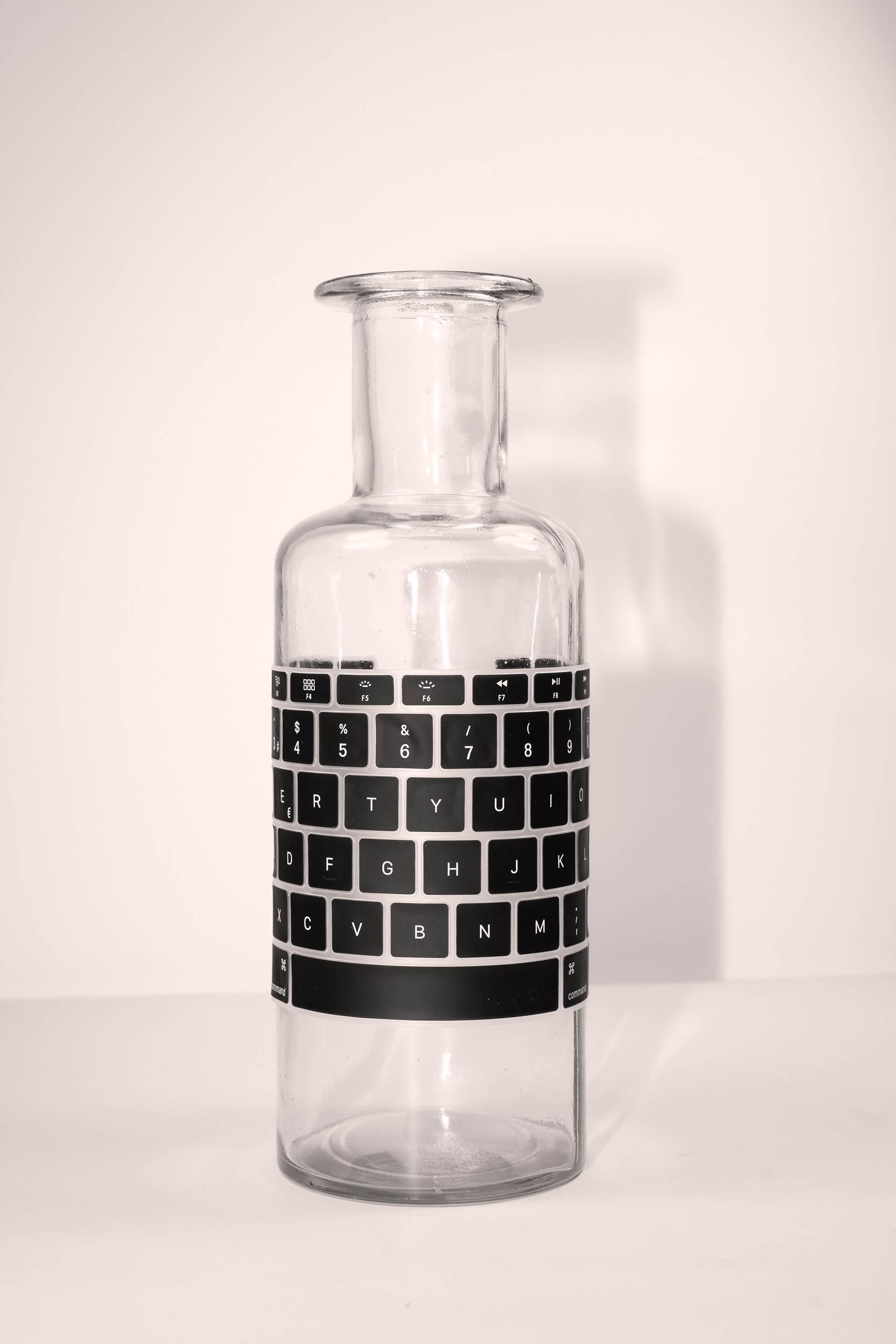 Missatge de l'ampolla. Els dits ballen sensacions destil·lades.