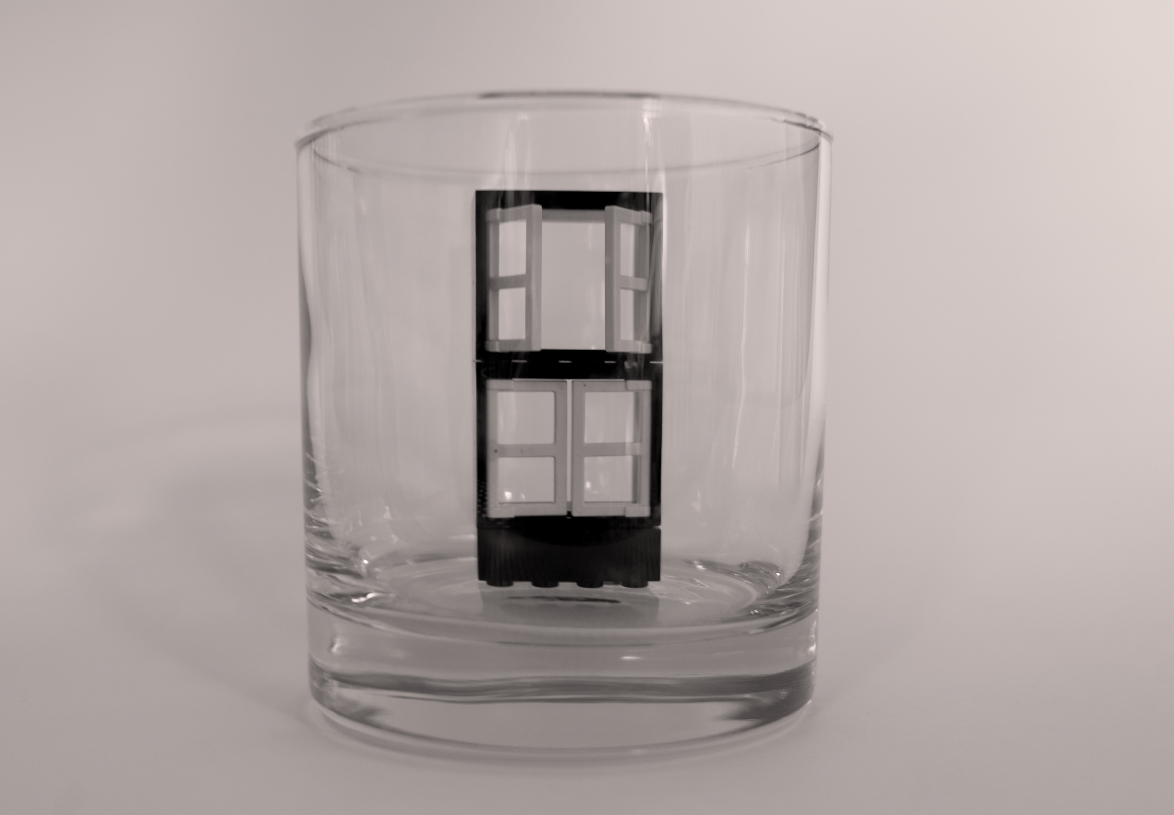 Esperança.  Obrir la finestra atrets per l'horitzó.