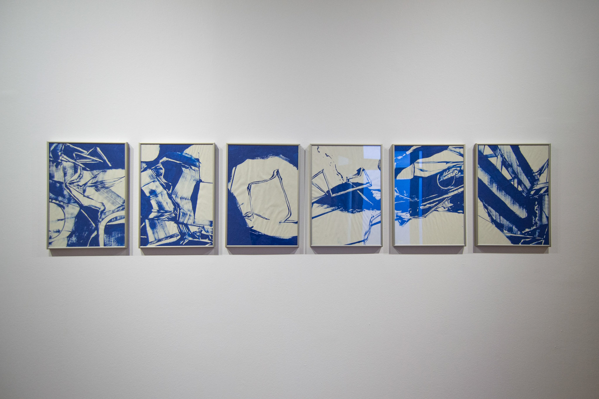 Sebastián Riffo Valdebenito. De la serie Caligrafías Sísmicas. Episodio Honshu 2011 (2017). Esmalte sobre papel, 42 x 29, 7 cm. c/u