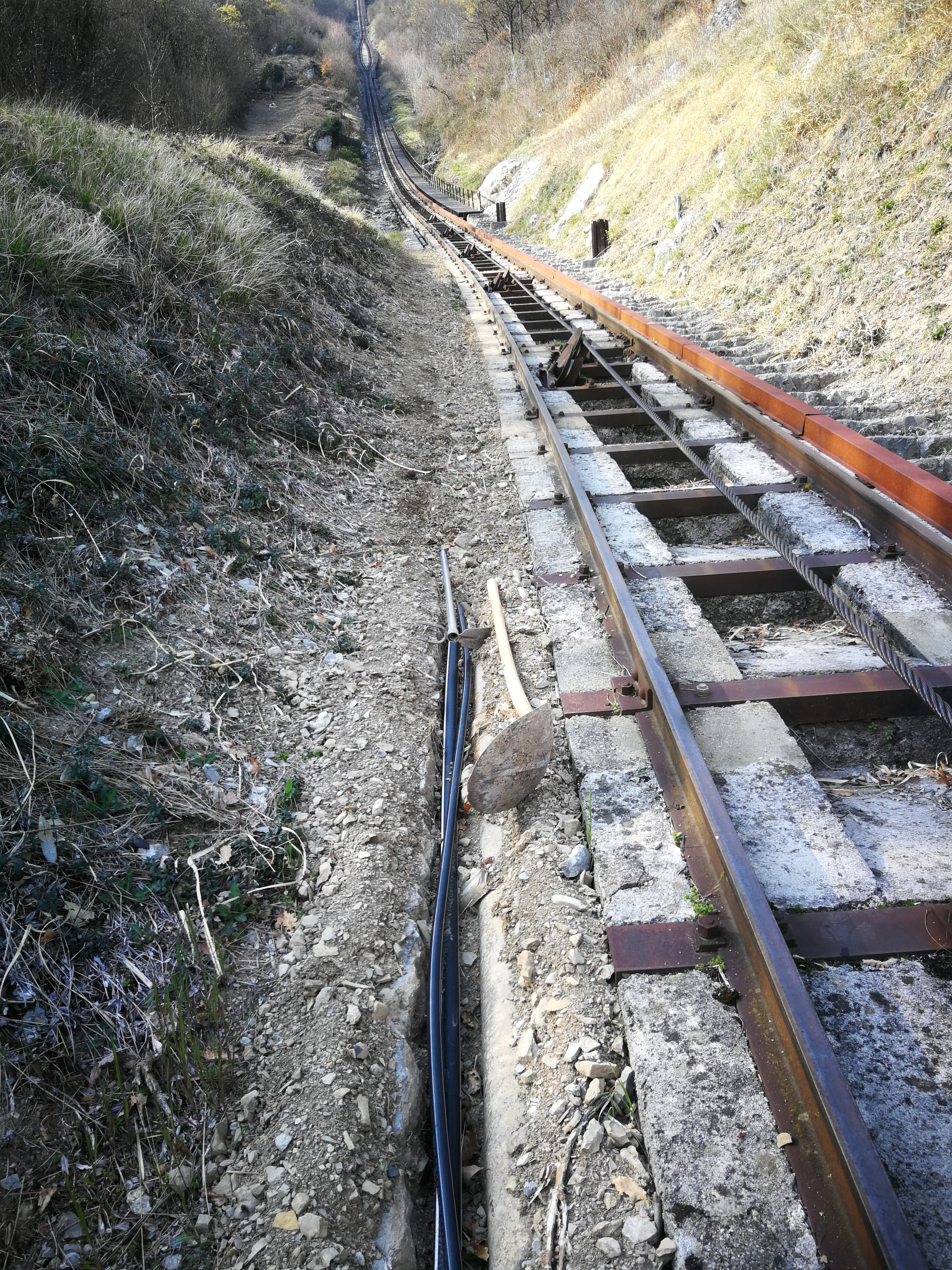Accotement de la ligne en partie basse