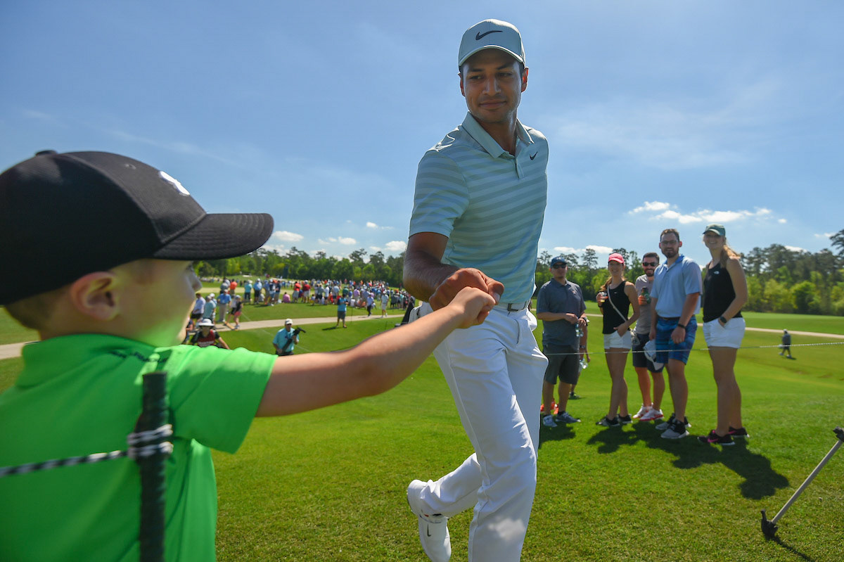 Julian Suri (USA) fist bumps a young fan. Houston Open. 3/31/2018. Picture: © Golffile | Ken Murray