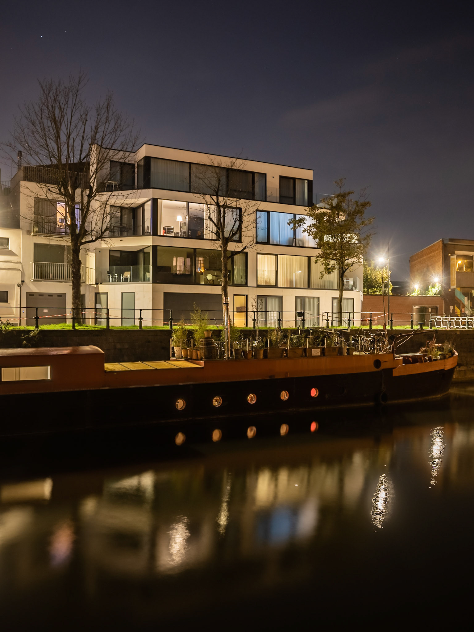Residence near Portus Ganda at night, Ghent 2022