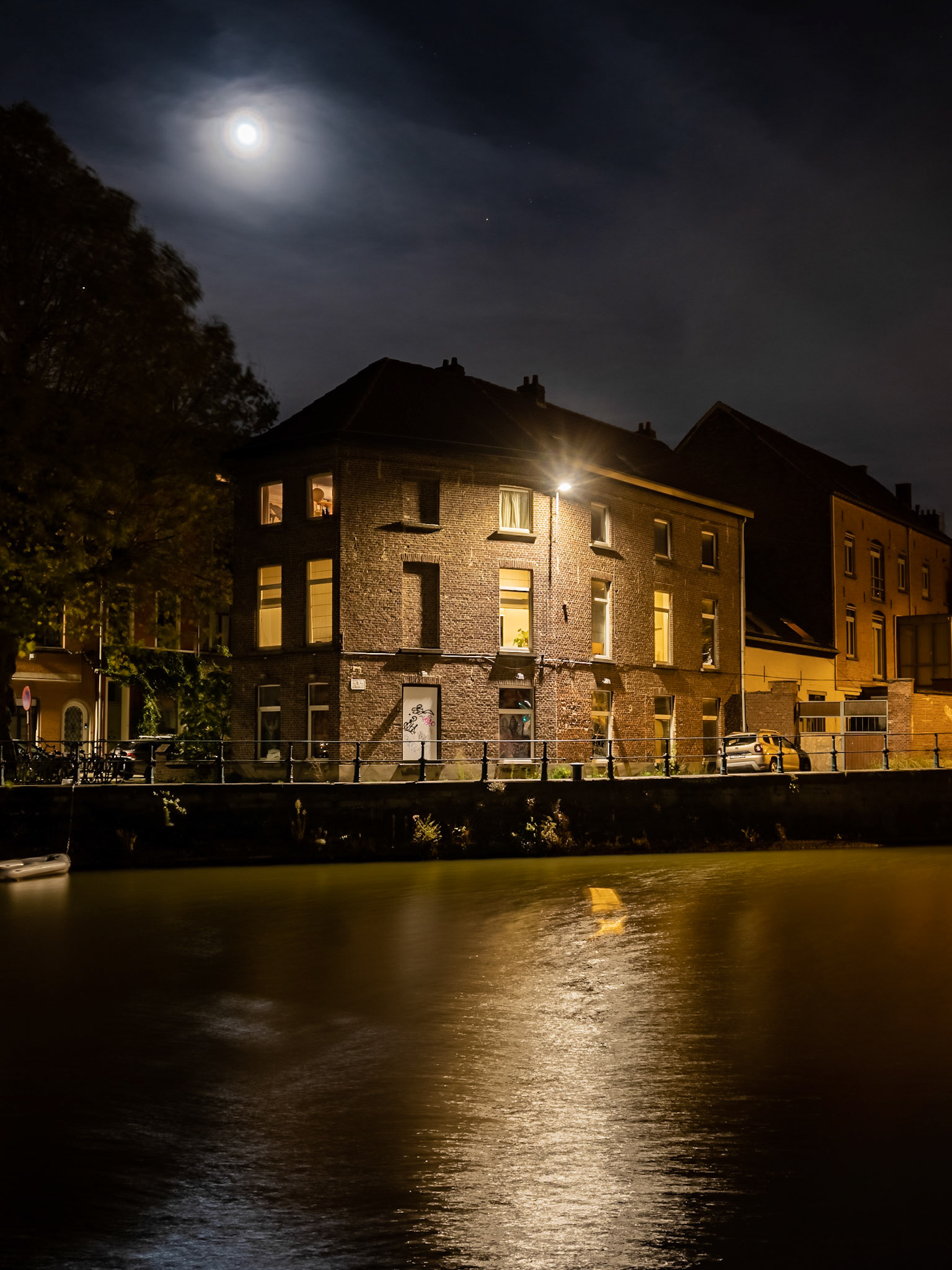 Residence near Portus Ganda at night, Ghent 2022
